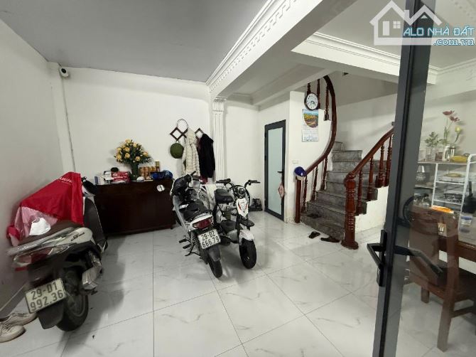 Bán nhà Minh Khai , mặt tiền 7m2, ba gác đỗ cửa,  full công năng