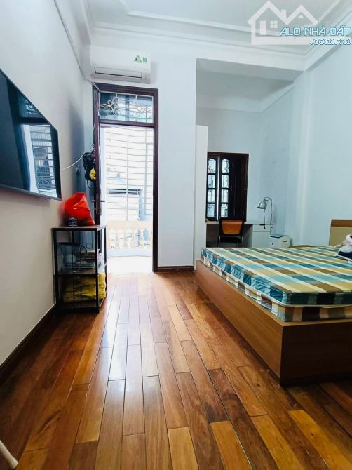 Cho thuê nhà riêng 4 tầng phố Đào Tấn, DT 70m² nội thất cơ bản, ô tô đỗ cửa 22 triệu