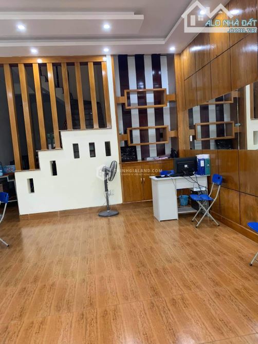 BÁN NHÀ 3 TẦNG KIÊN CỐ HƯỚNG ĐÔNG NAM ĐƯỜNG SƯƠNG NGUYỆT ÁNH KHU ĐẠI AN. 81m2 GIÁ 10.5 TỶ.