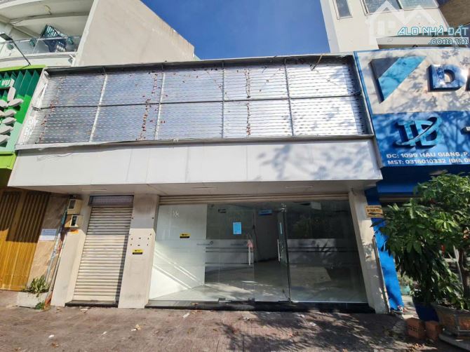 Cho thuê nhà MT 1099A Hậu Giang, P11, Q6 - DT 6.6x30m, Trệt lửng - Giá thuê 42tr/tháng