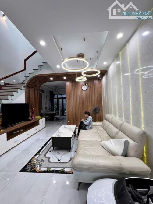 BÁN NHÀ HẺM Ô TÔ TRƯƠNG CÔNG ĐỊNH ( DT: 107M2) + 1TR3L + NỘI THẤT XỊN + GIÁ 9 TỶ 8