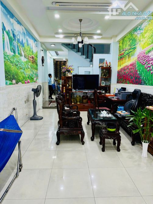 Nhà hẻm 8M thông P. Tân Sơn Nhì, DT: 4x19m, 3 lầu. Cách AEON 500m. Giá: 8.7 tỷ TL