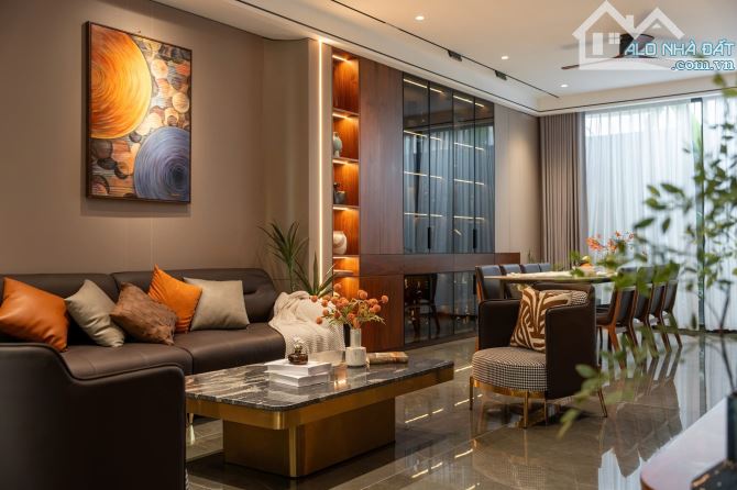 Bán nhà phố Tứ Liên, Tây Hồ, 1 nhà ra mặt phố, Thang Máy,  DT 86m2 x 5 tầng Chỉ 15.5 tỷ