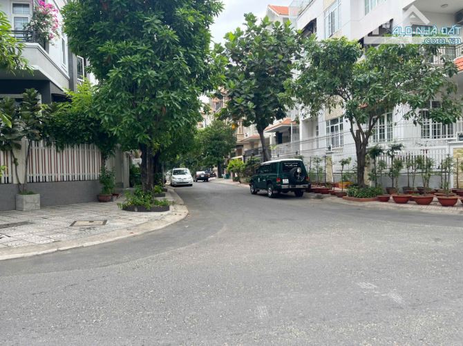 CHDV HIẾM – CÓ HẦM, THANG MÁY – VỊ TRÍ VÀNG MT ĐƯỜNG SỐ 79, QUẬN 7. GIÁ CHỈ 13.9 TỶ