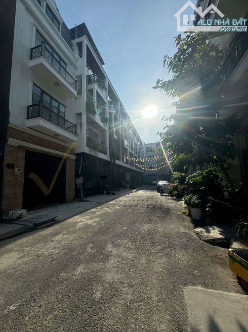 BÁN NHÀ ĐẸP PHÂN LÔ ĐƯỜNG HÀ HUY GIÁP, Thạnh Lộc, Q12. DT: 55m (5X11) 4 tầng CHỈ 7.1 TỶ