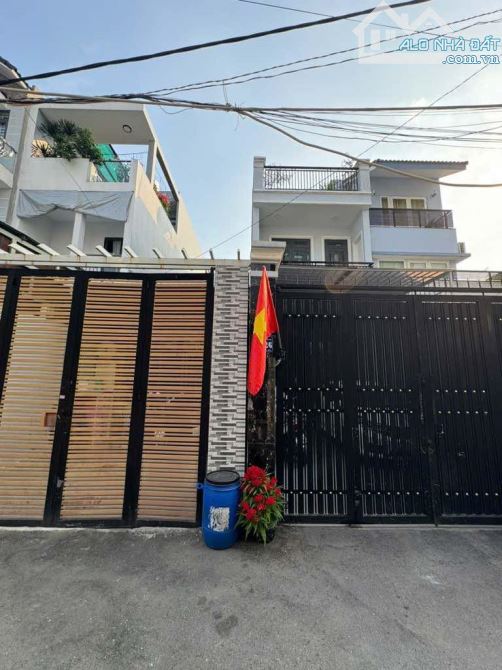 cần bán nhà c4 BTCT dt công nhận 100m2 4x25 chợ 339 Phước Long B