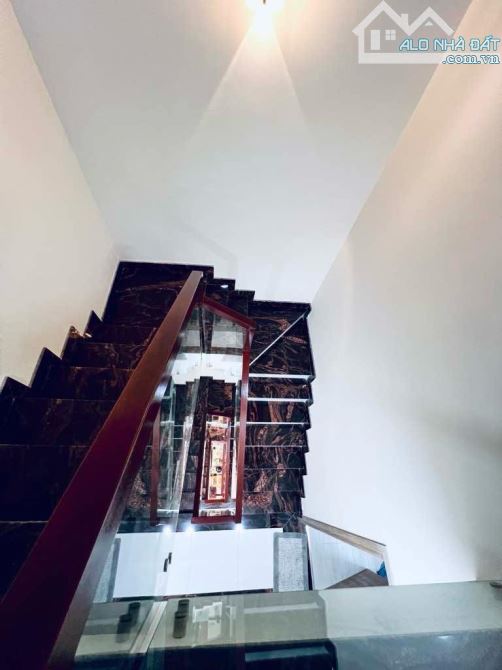 BÁN NHÀ ĐẸP PHÂN LÔ ĐƯỜNG HÀ HUY GIÁP, Thạnh Lộc, Q12. DT: 55m (5X11) 4 tầng CHỈ 7.1 TỶ - 10