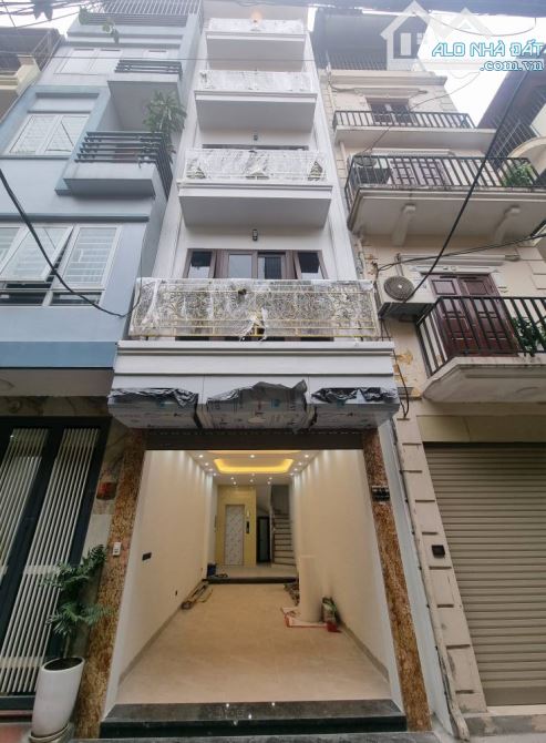 Bán NR Đường Láng, 15,8 tỷ, 39m2, 5PN, 6WC, 7T, mặt tiền 3,8m - 11