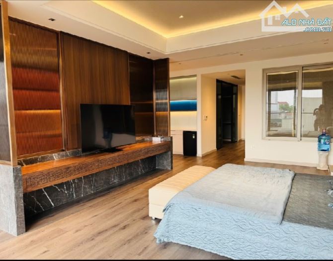 50 tỷ/180 M2/ 6 Tầng/7 Mt/ Kẻ tạnh. LONG BIÊN - 11