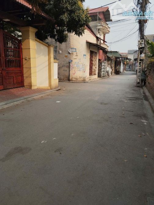Bán đất Kim Chung- Đông Anh, 61 triệu / m2, 93m2, hướng Tây Bắc, mặt tiền 4.3m