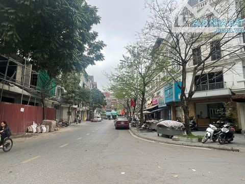 BÁN NHÀ PHỐ TRƯỜNG LÂM 40M-7M.11TỶ MẶT PHỐ KINH DOANH TẤP LẬP