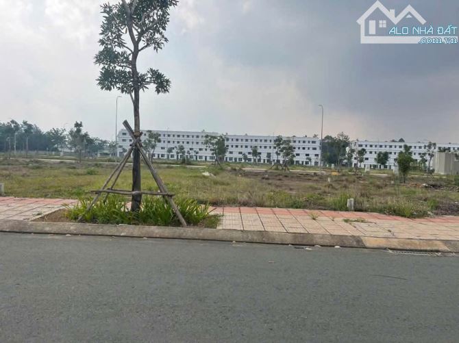KDT STC LONG THÀNH, TP SÂN BAY TRONG TƯƠNG LAI . DT : 120M2 CHỦ THU VỀ 2 TY 8 - 1