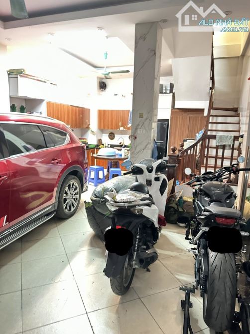 Nhà đệp ở luôn Đường Láng Đống Đa. Sổ 44m, 5 tầng 3 ngủ MT5m2 Giá 18 tỷ. Ngõ thông ô tô - 1