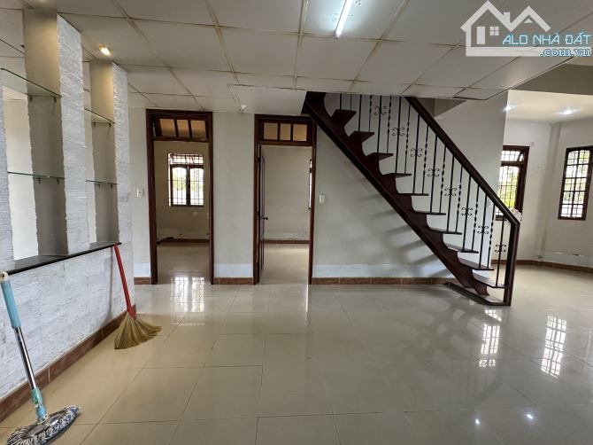 BÁN VƯỜN TẠI TRUNG TÂM BẢO LỘC 3150M2 SẴN 400M2 THỔ. ĐƯỜNG 8M. KHU DÂN CƯ - 1
