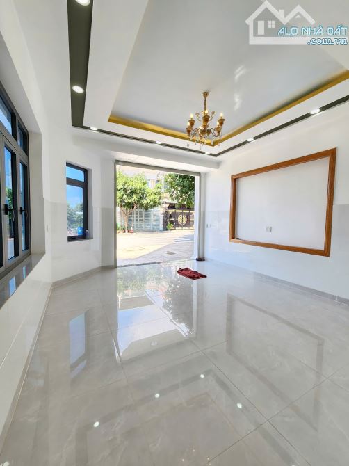 5Tỷ7__Nhà Phố Hoàn Công__góc 2 mặt tiền__đúc 3 tấm__KDC đồng bộ gần đường Liên Huyện 200m - 1