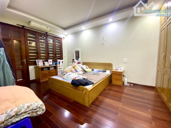 Phân lô hiếm Giảng Võ, vỉa hè, ô tô tránh đỗ, 3 thoáng, 5T thông sàn, mặt tiền vip, 90m2 - 1