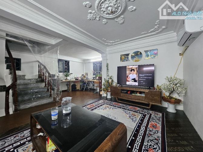 Bán nhà Minh Khai , mặt tiền 7m2, ba gác đỗ cửa,  full công năng - 1