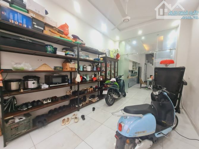 Bán nhà phố Nguyên Hồng trước nhà ô tô tránh vỉa hè kinh doanh xuất sắc - 1