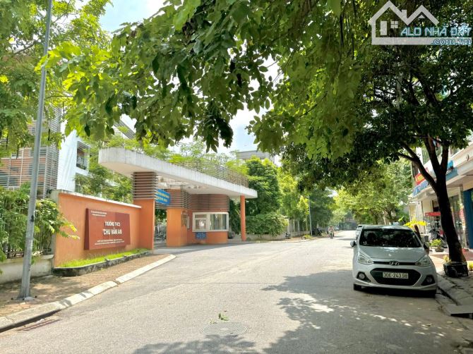 Hoa hậu Giang Biên 2 lô đất hoa hậu, Oto tránh, Giá đầu tư, 65m2 mt 5.7m - 1
