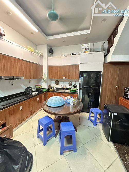 Nhà đệp ở luôn Đường Láng Đống Đa. Sổ 44m, 5 tầng 3 ngủ MT5m2 Giá 18 tỷ. Ngõ thông ô tô - 2