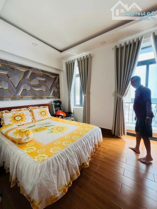 Siêu phẩm 50m2, 4 tầng, tặng toàn bộ nội thất, 3PN, hẻm xe hơi, giá chỉ 5.85 Tỷ - 2