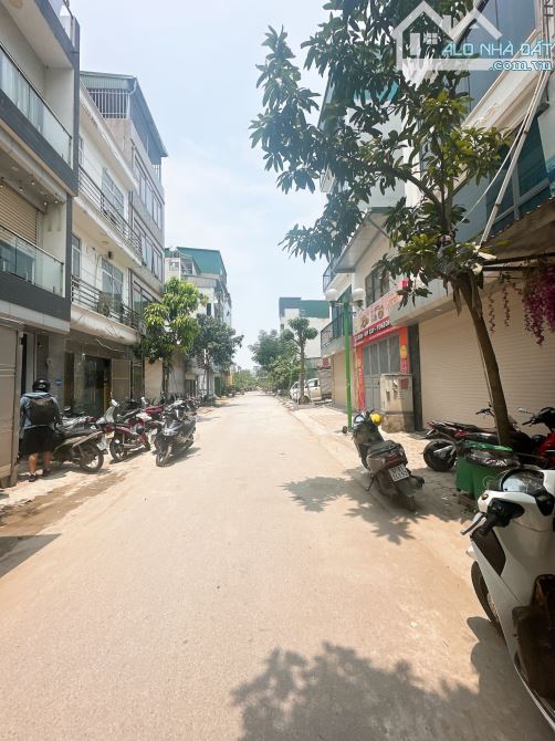BÁN ĐẤT PHÂN LÔ TÂY NAM LINH ĐÀM. . DT 60 M . MT 5 M . KINH DOANH SIÊU ĐỈNH - 2