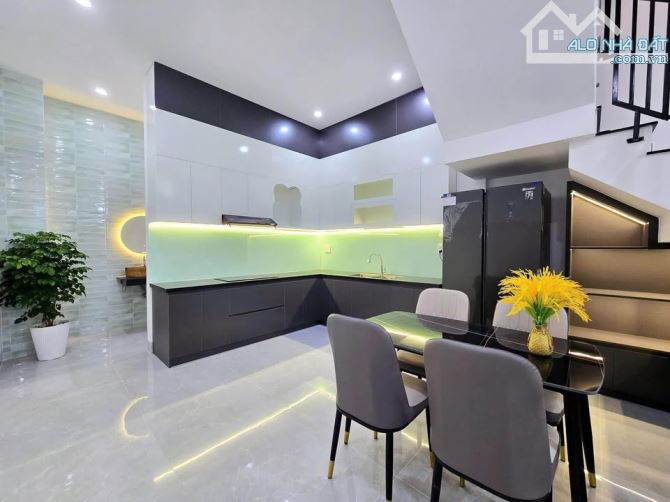 🚀 CHỐT NHANH! Hẻm VIP Lạc Long Quân ✨ 77.5m² 4 Tầng 🛌 6PN Giá Ưu Đãi! - 2