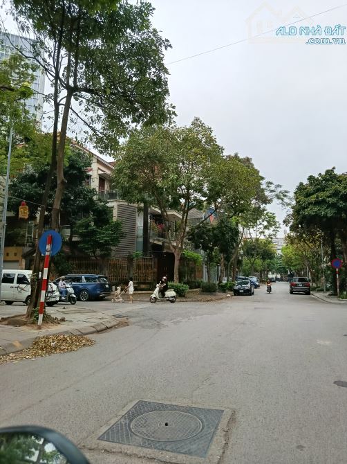 Biệt thự VIP Trần Kim Xuyến - Cầu Giấy, 2 mặt đường, 217 m2, giá 88.9 tỷ - 2