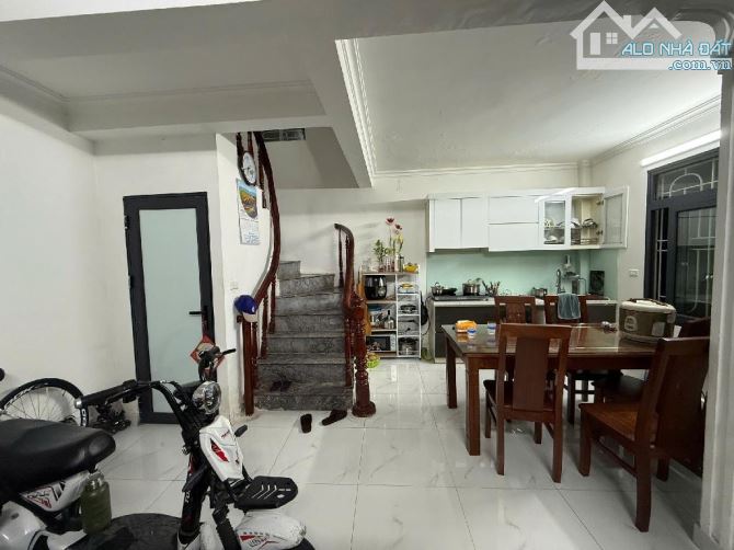 Bán nhà Minh Khai , mặt tiền 7m2, ba gác đỗ cửa,  full công năng - 2