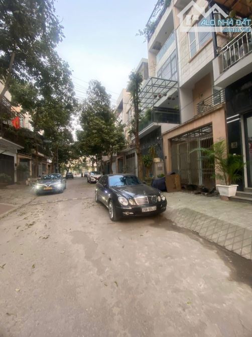 15.8 tỷ. Liền Kề KĐT Văn Phú, Hà Đông 80m2 x 4T x mt 4.5M Vị Trí Vip Phân Lô Vỉa Hè, 3 Ô T