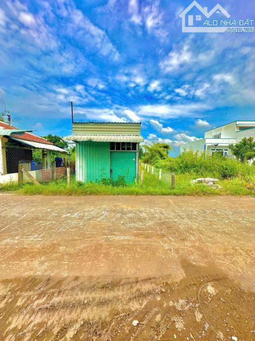 Bán đát MT nhựu Nguyễn Thị Tầm dt 1700m2 giá 1tỷ5 Bình Tịnh Tân Trụ Long An - 2