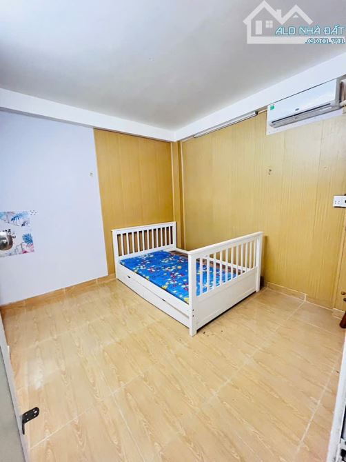 SÁT Q1- NHÀ ĐẸP 5 TẦNG ĐƯỜNG ĐINH TIÊN HOÀNG 50M2- 6PN - DÒNG TIỀN 30TR/THÁNG –SỔ NỞ HẬU - 2