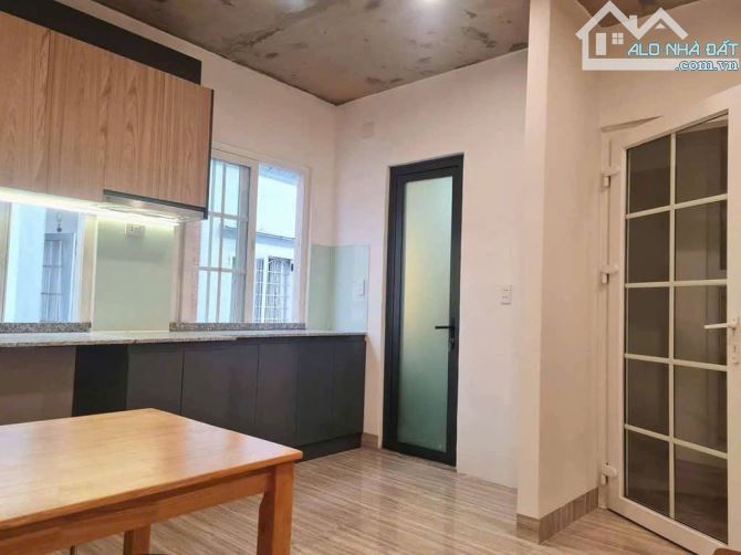 NGAY PHAN XÍCH LONG-HẺM XE HƠI 4 TẦNG 95M2-DÒNG TIỀN 60 TRIỆU/THÁNG-NGANG KHỦNG 5.8M - 2