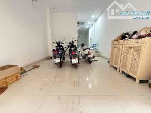 BÁN NHÀ MỚI DÂN XÂY TẠI CẦU GIẤY,53M²,5 TẦNG,Ô TÔ VÀO NHÀ GIÁ 13 TỶ - 2