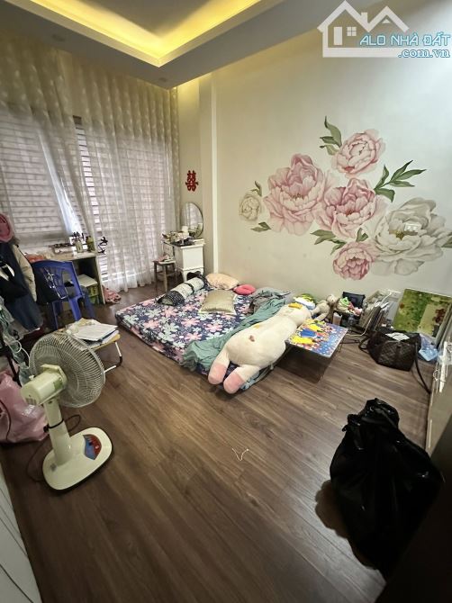 Nhà đệp ở luôn Đường Láng Đống Đa. Sổ 44m, 5 tầng 3 ngủ MT5m2 Giá 18 tỷ. Ngõ thông ô tô - 3