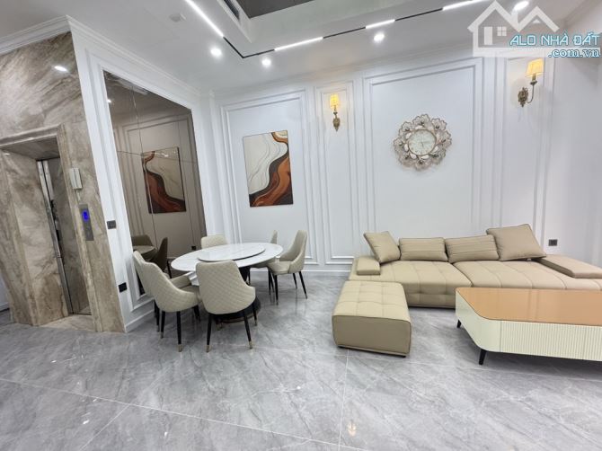 HÀNG HIẾM NGUYỄN VĂN CỪ - MỚI KOONG - 70M- 6T - MT ĐẲNG CẤP - THANG MÁY. Ở SƯỚNG GIÁ 12,8T - 3