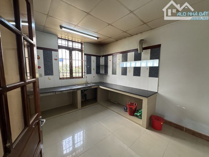 BÁN VƯỜN TẠI TRUNG TÂM BẢO LỘC 3150M2 SẴN 400M2 THỔ. ĐƯỜNG 8M. KHU DÂN CƯ - 3