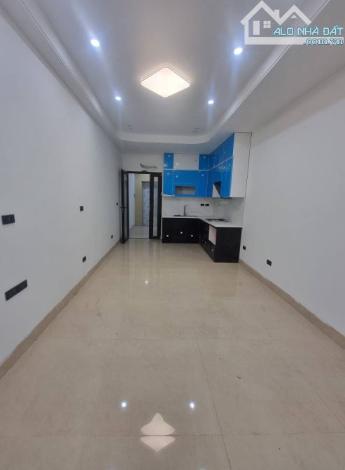 Bán NR Đường Láng, 15,8 tỷ, 39m2, 5PN, 6WC, 7T, mặt tiền 3,8m - 3