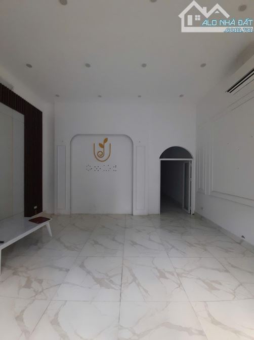 Cho thuê nhà liền kề khu Vincom Lê Thánh Tông, dt 77m2, ngang 5m, nhà 4 tầng thang máy - 3