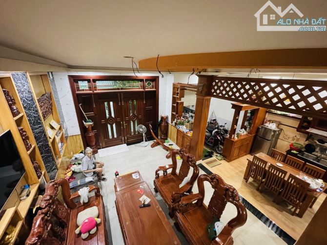 CỰC HIẾM! BIỆT THỰ NGANG KHỦNG 8M – GỖ QUÝ – VỊ TRÍ ĐẮC ĐỊA NGAY CHỢ BÌNH THÀNH. - 3