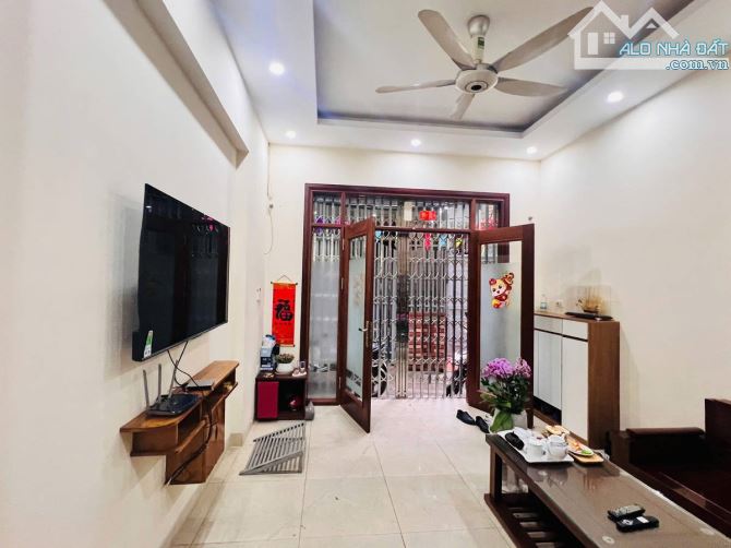 NHÀ ĐẸP NGUYỄN KHANG - 50M RA MẶT PHỐ - NGÕ THẲNG TẮP - NHÀ DÂN XÂY CHẮC CHẮN - TRƯỚC NHÀ - 3