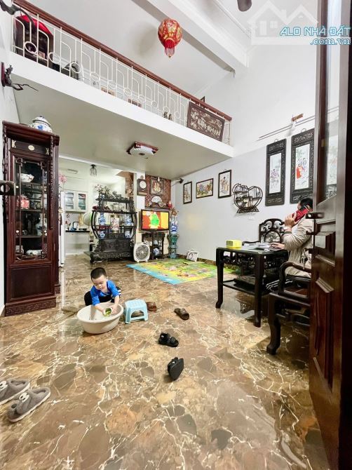 Bán nhà Trần Khát Chân 48m2, 4T, mt 4.3m, dân xây, bagac đỗ cửa, có sân cổng riêng. 9.3 tỷ - 3