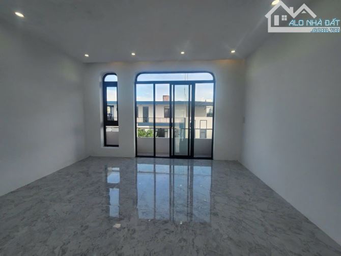 BÁN NHÀ 3 TẦNG - 3 MÊ - 81M2 - NGAY BẾN XE TRUNG TÂM - CHỈ HƠN 4 TỶ - 3