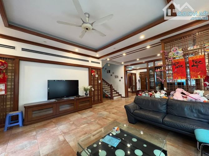 Bán biệt thự tại phố Hoàng Cầu 260m2, 4 tầng, ô tô tránh, kinh doanh, chỉ 75 tỷ. - 3
