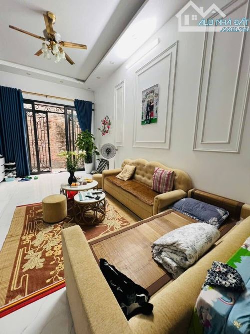 🏘️🏘️🏘️Bán nhà xây 3 tầng độc lập, nông gần mặt đường. Trung tâm ngã tư Nguyễn Cộng Hoà, - 2