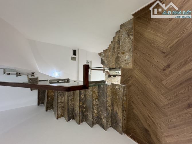 SIÊU RẺ - CHỈ 5,5 TỶ - 50M - NHÀ DÂN XÂY VIỆT HƯNG- FULL ĐỒ - GẦN Ô TÔ, TIỆN ÍCH  Vị trí v - 4