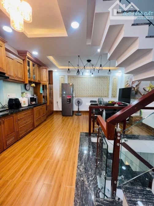 Siêu phẩm 50m2, 4 tầng, tặng toàn bộ nội thất, 3PN, hẻm xe hơi, giá chỉ 5.85 Tỷ - 4