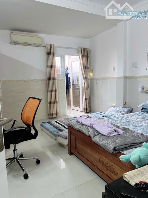 NHÀ 3 TẦNG – HẺM XE HƠI 6M – HOÀN CÔNG CHUẨN – TT. NHÀ BÈ – GIÁ CHỈ 5,5 TỶ (CÒN BỚT) - 4