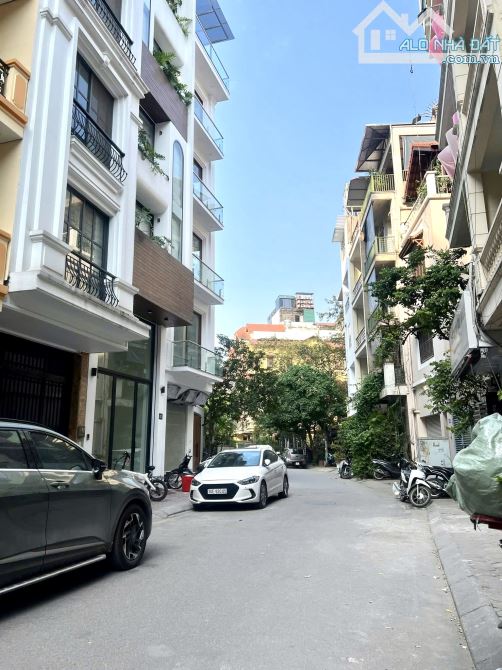 Phân lô hiếm Giảng Võ, vỉa hè, ô tô tránh đỗ, 3 thoáng, 5T thông sàn, mặt tiền vip, 90m2 - 4