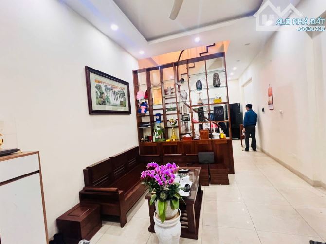 NHÀ ĐẸP NGUYỄN KHANG - 50M RA MẶT PHỐ - NGÕ THẲNG TẮP - NHÀ DÂN XÂY CHẮC CHẮN - TRƯỚC NHÀ - 4